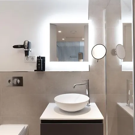 Limehome Madrid Calle De Juan Hurtado De Mendoza Exterior photo